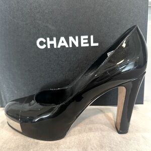 CHANEL Black Patent Leather Platform Pumps